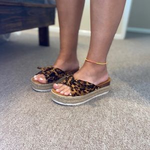 Leopard bow platform sandals